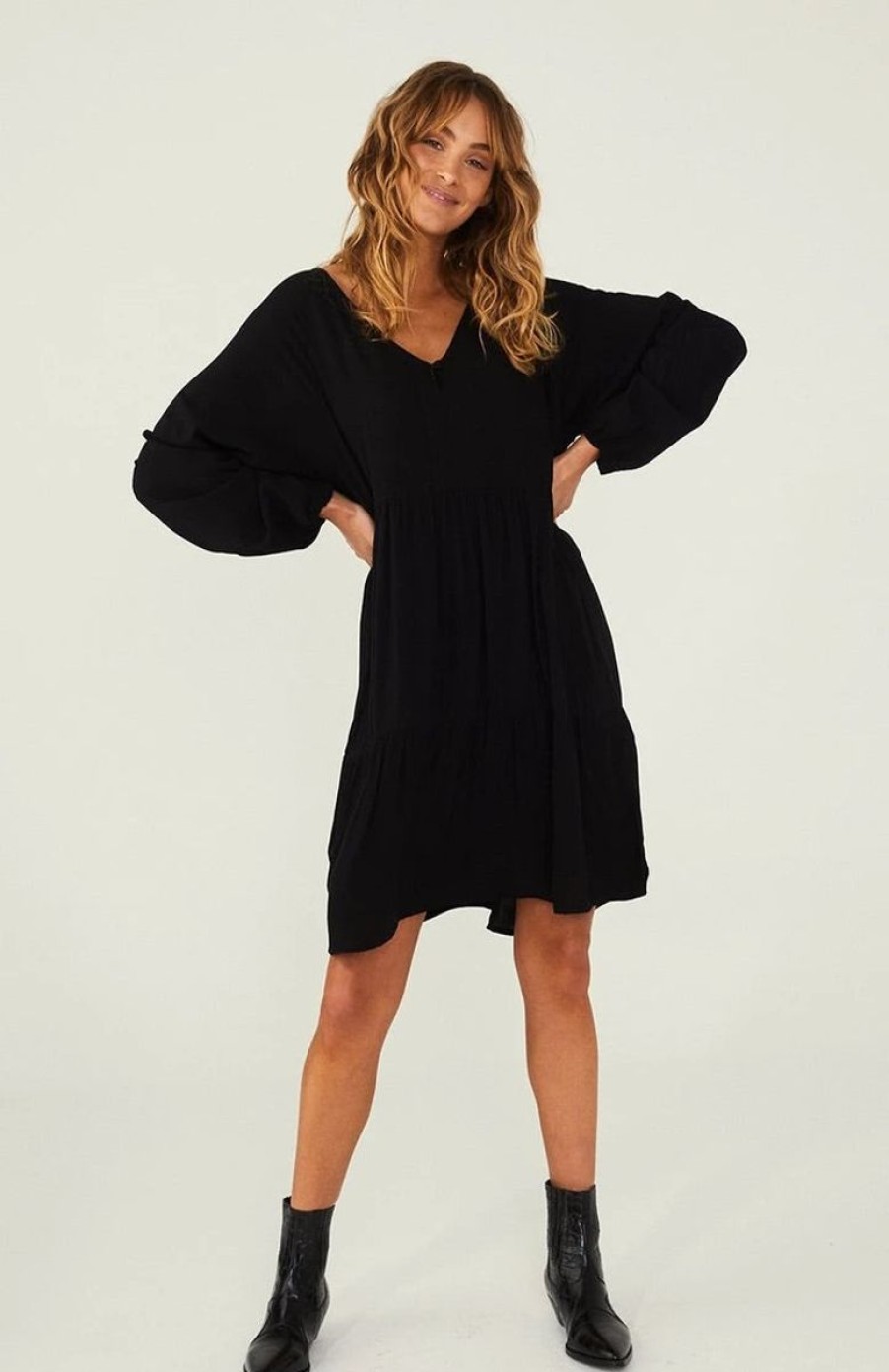 Women Cartel & Willow Dresses | Cali Mini Dress // Black